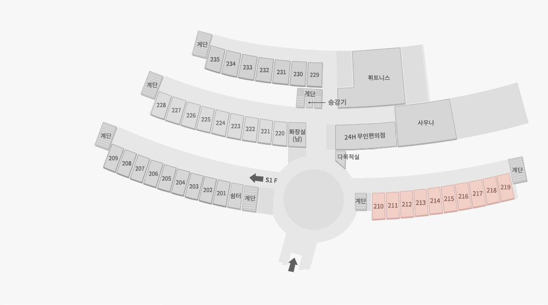 숙소동 2층에는 중앙 출입구 왼쪽으로 계단, 쉼터, 2인실 201~209호, 계단이 존재하고 S1F로 이동할 수 있습니다. 오른쪽으로 계단 3인실 210~219호, 계단이 존재합니다. 중앙 출입구 앞에 다목적실이 있으며, 다목적실 왼쪽부터 화장실(남) 2인실 220~228호, 계단이 존재하고 오른쪽으로는 24H 무인편의점, 사우나가 존재합니다. 24H 무인편의점 앞에는 휘트니스가 있으며, 휘트니스 왼쪽으로 계단, 승강기, 2인실 229~235호, 계단이 있습니다.